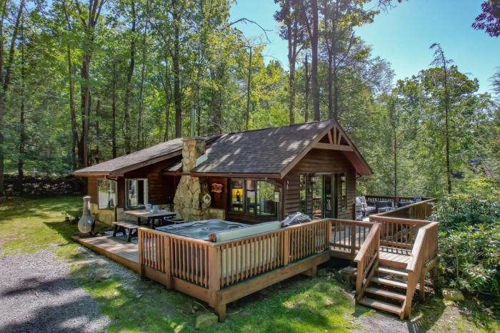 Iconic Private DCL Lakefront Cabin Hot Tub
