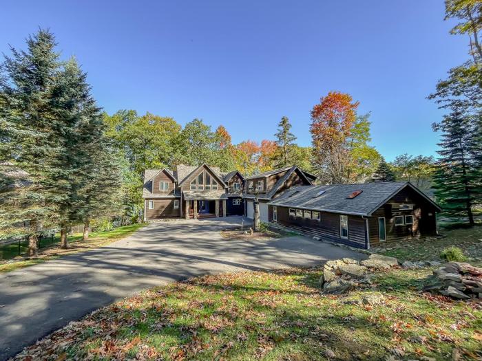 New: Lakefront Luxury Home with Private Indoor Heated Pool