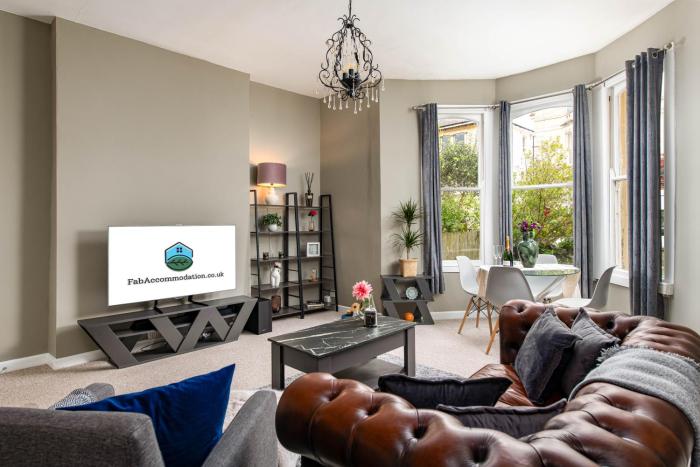 NEW Beautiful-Ground Floor-Redland Flat-Parking