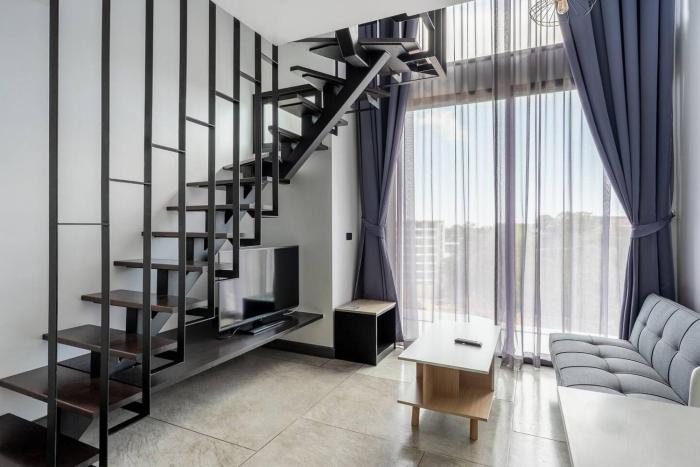 Modern 1BR Loft | Huge condo close to the beach