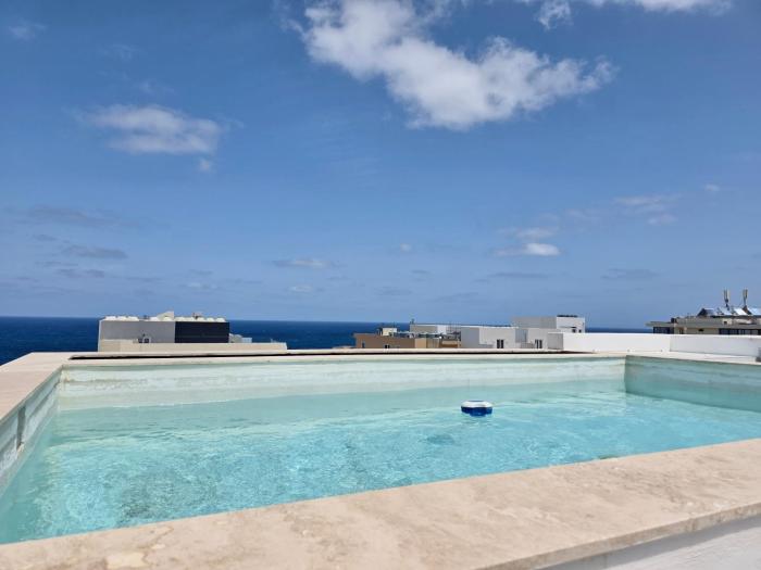 Rooftop Pool, Luxury Apartment in Sliema