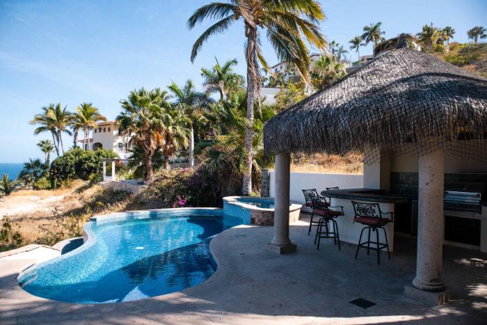Luxury 5BD with Stunning Ocean View - Casa Jalisco
