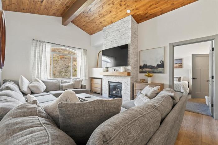 Beautiful updated Villa w Resort Amenities & Holistic Body Services Villa 3023-2