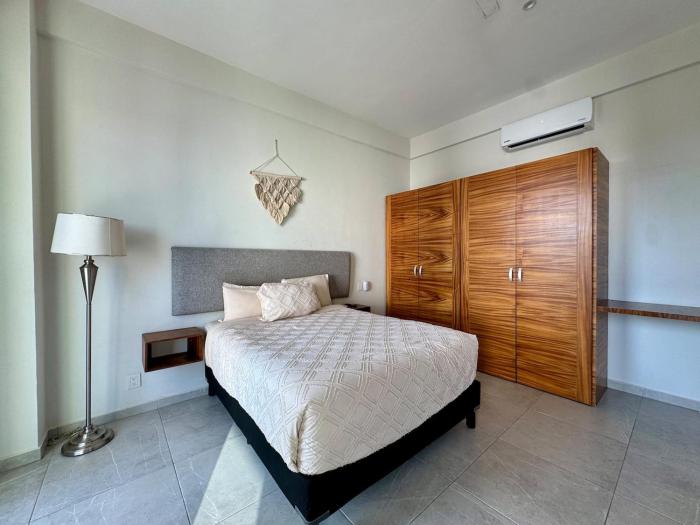Ideal Area, Comfy Bed, 4 Blocks from 5th & Shops