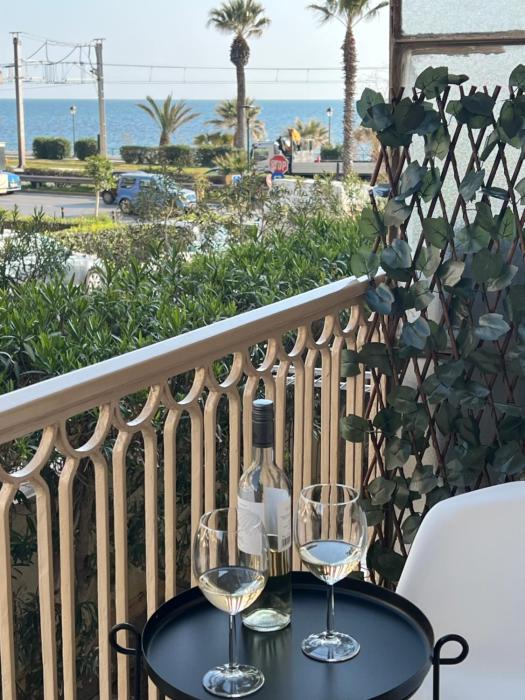Azure Breeze Seafront 2BR 2 Bathrooms Steps to Beach