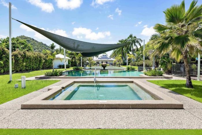 Trinity Beach Bliss - Experience Tropical Living