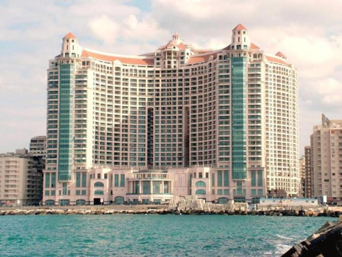 LUXURY HOTEL APARTMENT at GRAND PLAZA SAN STEFANO, PRIME LOCATION with access to MEGA MALL and FOUR SEASONSS RESTAURANTS