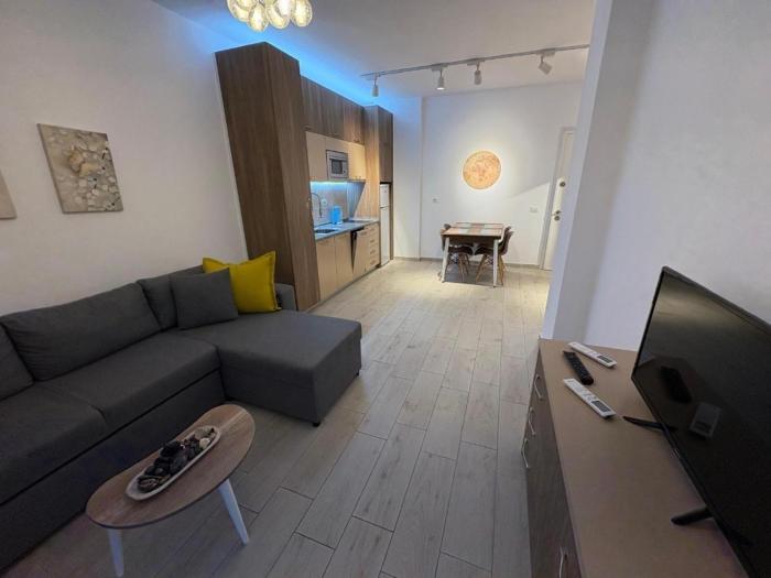 Qerret Apartment 818