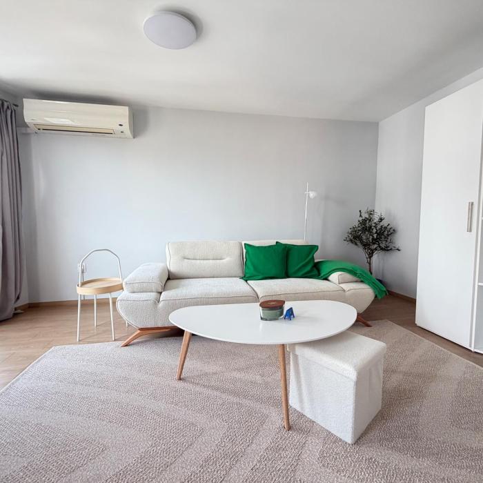Cool Downtown Apartment