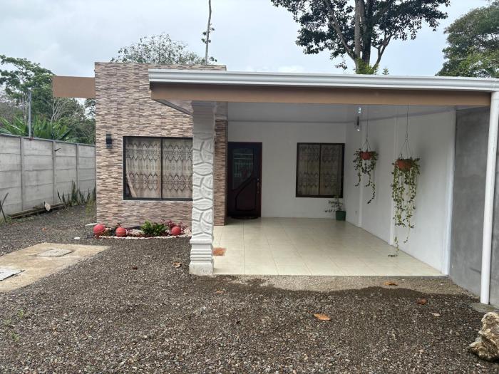 Fully equipped in Cahuita, 2 kitchens, parking, close to the beach