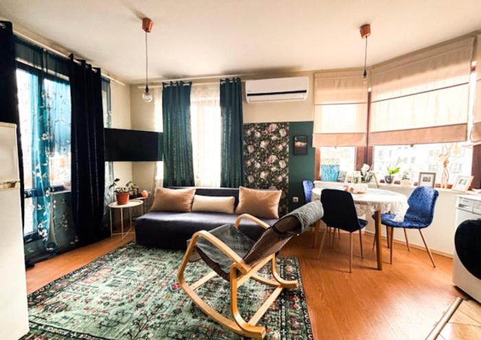 The Corner is a small, sunny and cozy apartment