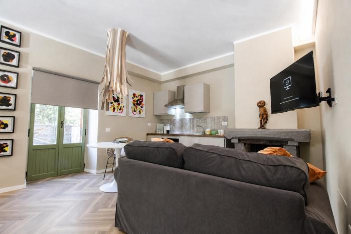 Lakeside Escape, outdoor porch, AC, fiber Wi-Fi