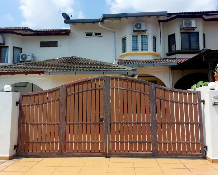 5 min walk to LRT BRT station, Pets friendly, with Baby cot