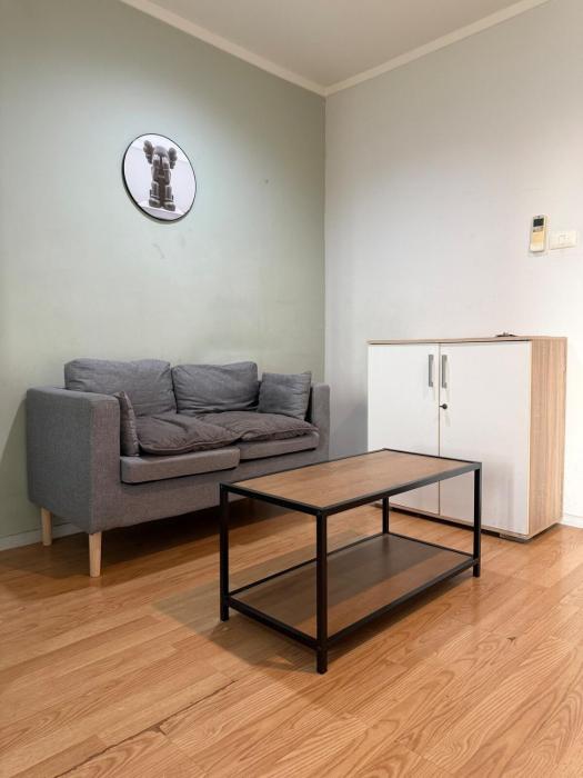 Prime location in Lumpini, Songthaew service at the doorstep, close to Terminal 21, 7-Eleven downstairs for convenience
