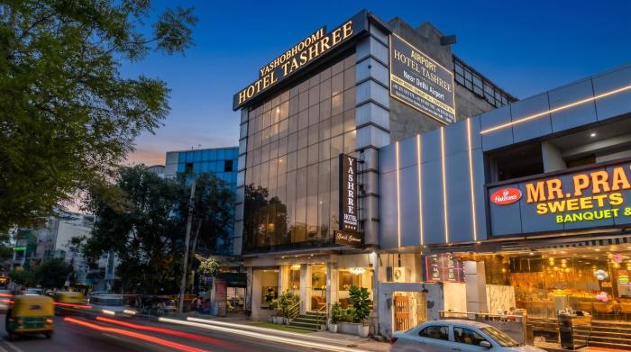 Airport Hotel Tashree Near Yashobhoomi - Free Airport Drop