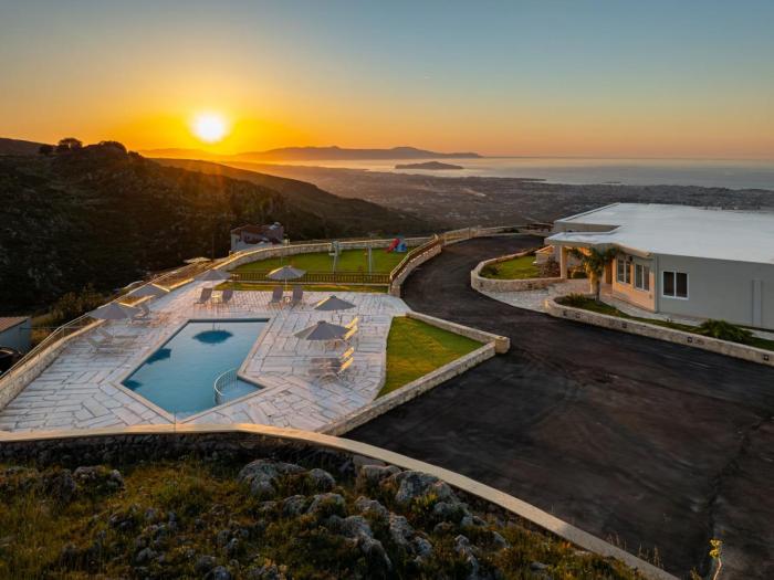 Theodoros Malaxa Retreat - Pool & Amazing View