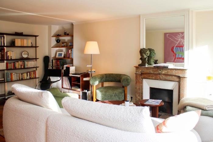 96m flat overlooking Paris rooftops