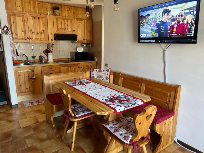 Casa Nico vicino a Cavalese con terrazzo ideale per 2-3 ospiti