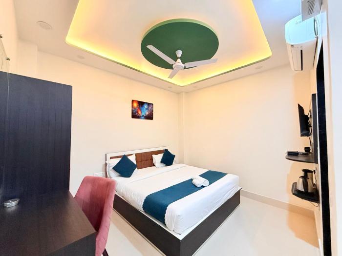 Hotel Aastha Inn ! Near Kaal Bhairav & Kashi Vishwanath Temple ! Best Budget Hotel