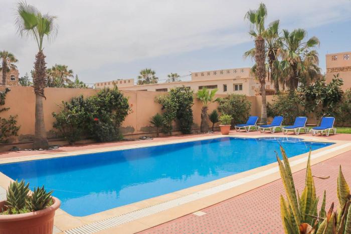 Spacious 3 bed 2 bath villa with Garden and Pool