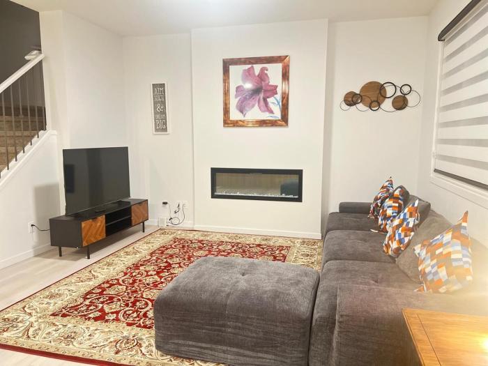 Cozy Edmonton Retreat Near West Edmonton Mall