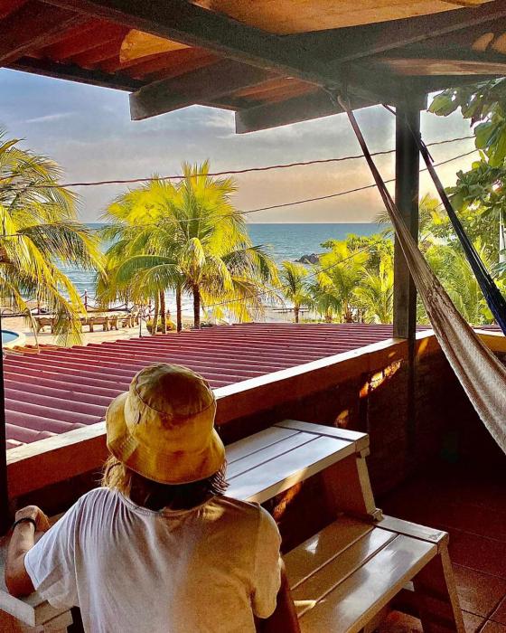 Bananoz Surfhouse