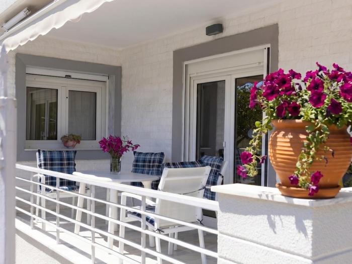 Pascal House Cozy & Comfortable Apart with Parking, 400m frm beach