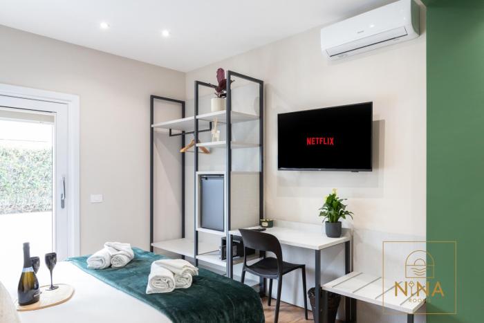 Nina Rooms Guesthouse - Seaview, luxury design, private patio, A-C