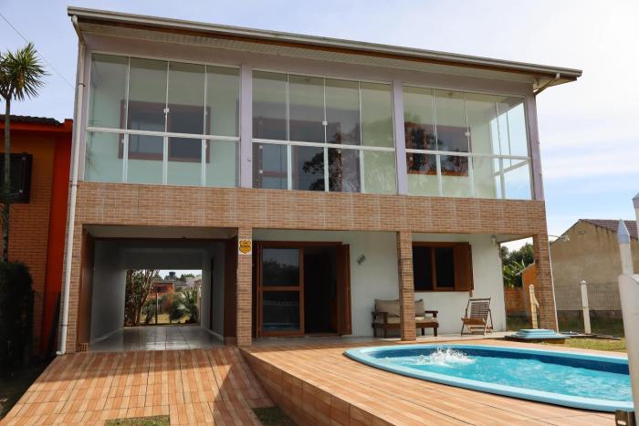 Casa para toda familia com dois pisos isolados com piscina em torres