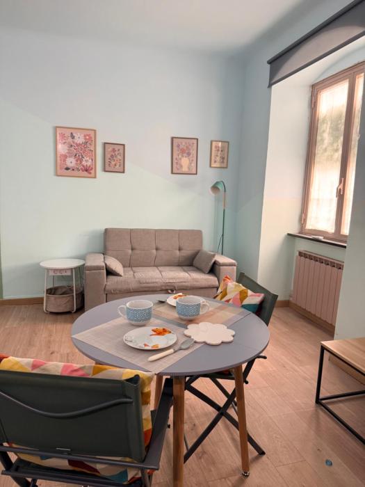 193Gramsci Comfort Apartment 2 plus 2 guests City center location Near ferries and Portovenere bus Flexible space with adjacent unit