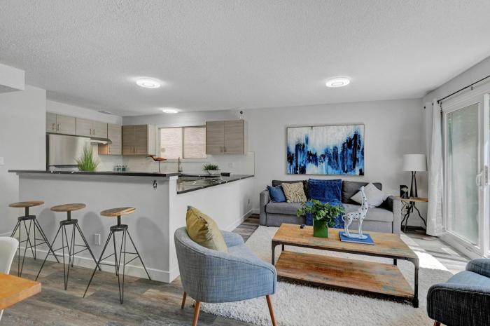 Skyline Views Sleeps 8 Steps to SAIT, UofC & DT