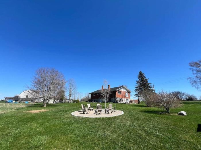 Wine country retreat | 4BR next to wineries