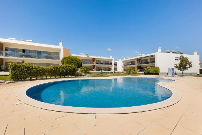 Luxury Condo-Pool with AC and pool, close to the beach by Algarve Dream Holidays