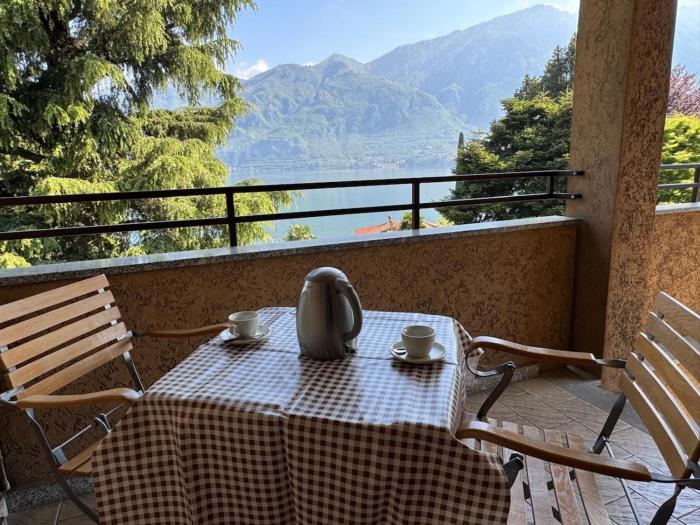 Limonta, Fiori e Lago Private Apartment