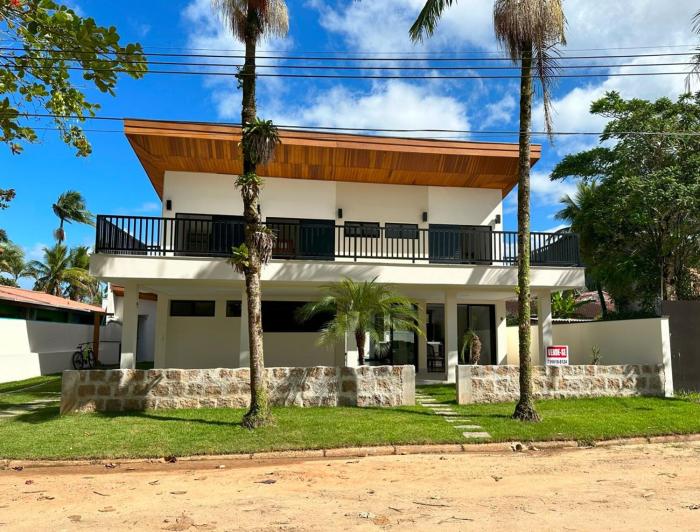 Casa Nova e Moderna a 1 Min da Praia da Lagoinha
