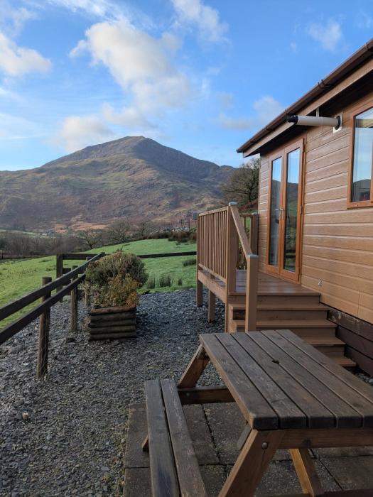 Homely Mountain Farm Lodge at Perthi