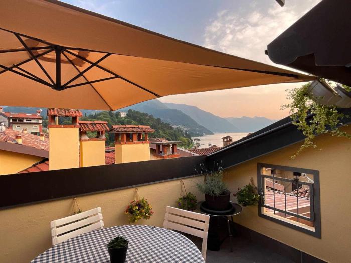 Skyway apartment with private lake view terrace