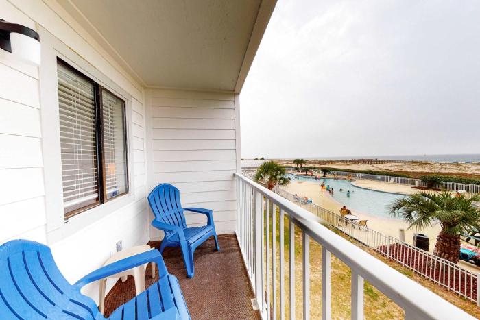 Snowbird-friendly condo with pool beach access and views