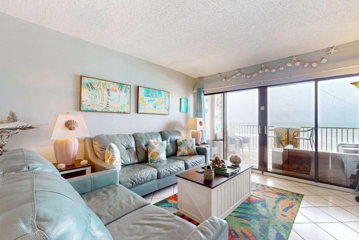 Recently renovated 5th-floor oceanfront condo with pool ocean view & WiFi