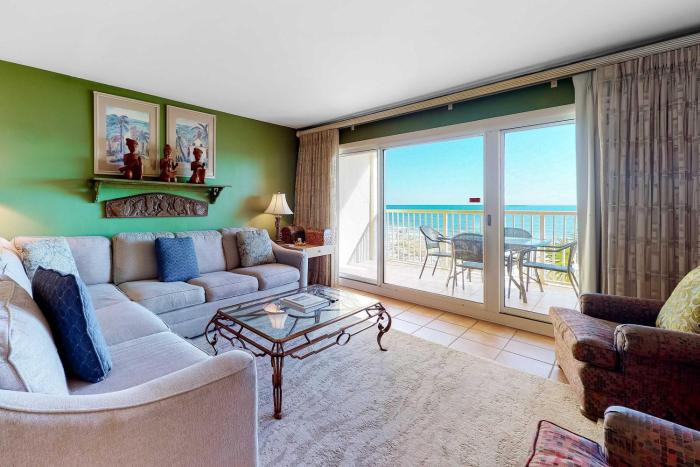 Gulf-Front Condo with Shared Outdoor Pool Private Balcony Incredible Views & WiFi