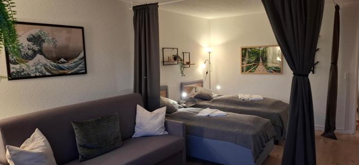 2-Zimmer-Apartment "Stay-at-AJ Homes Hamm" mit komplett ausgestatteter Küche, Balkon, 4 Hotel-Boxspringbetten & Schlafsofa sowie kostenlos inklusive Bettwäsche & Handtücher, Verbrauchsartikel, Parkplatz, WiFi & SmartTV