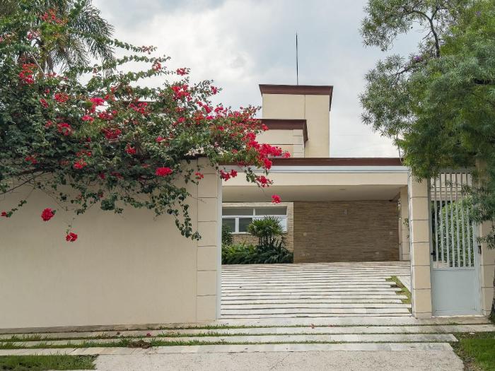 Casa com 4 Quartos - Alto Padrão