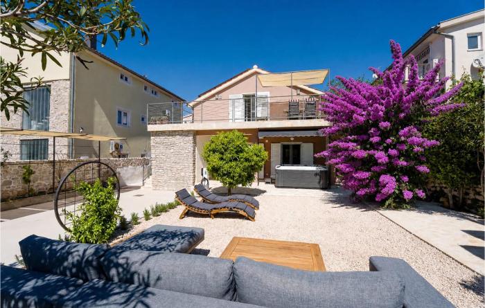 3 Bedroom Gorgeous Home In Tribunj