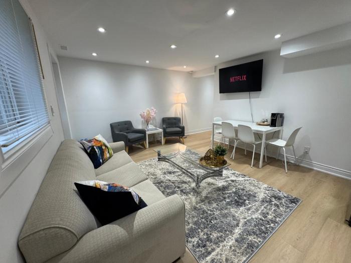 Cozy, 2BDR,walkout apt, free parking