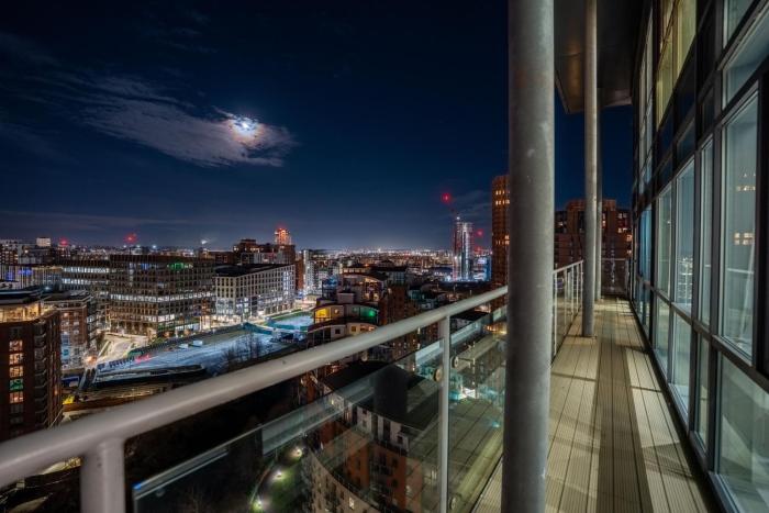 Riverside Penthouses - Duplex & Triplex - City Views - Free Parking