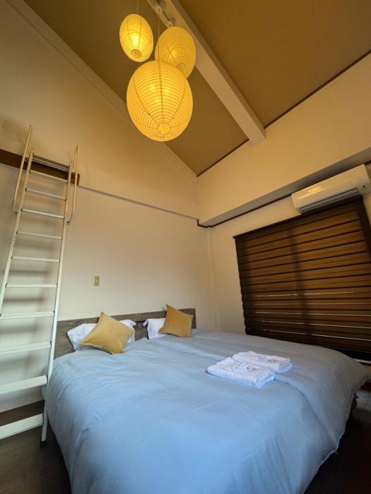 5 minutes walk from Eisuke Shinkimari Station, Osakas best Showa-style neighborhood