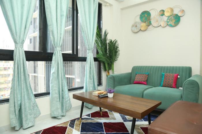 Ivy Downtown Apartment - 1 BHK - Near NESCO and SV Road