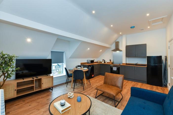 Stylish Two-Bed Home Near Nature & Transport Links