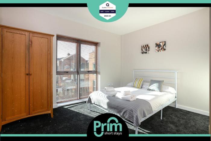 Portland Square - 2 Bedroom Modern City Apartment