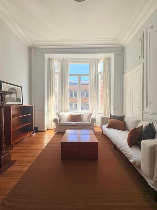 Spacious Apartment - 5 Min from Midi Station
